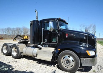 2013 Kenworth T800 SemiTractor Truck